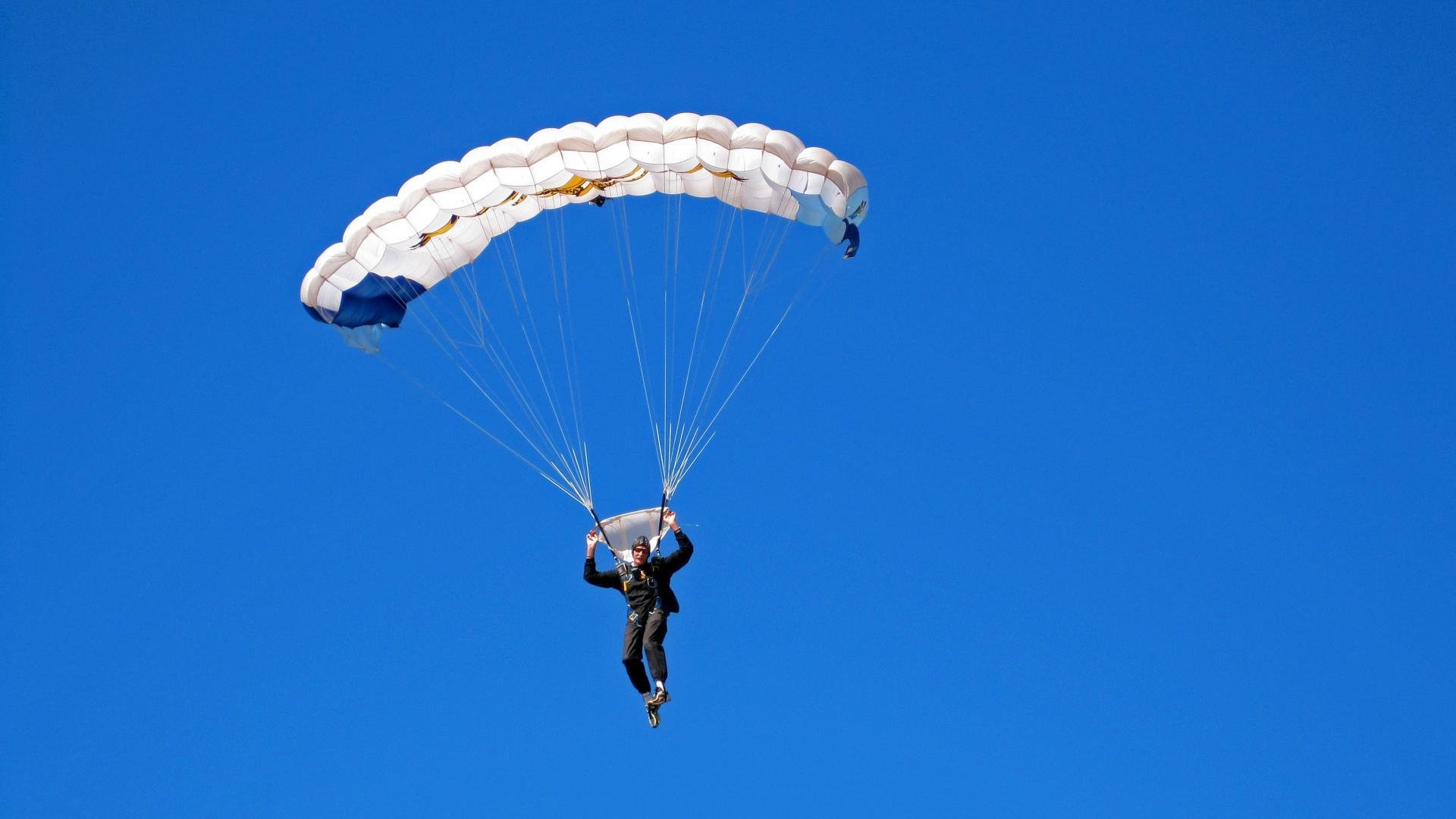 中国米兰官方-《英雄联盟》世界观故事线持续推进，粉丝热议，英雄联盟世界观英雄排名