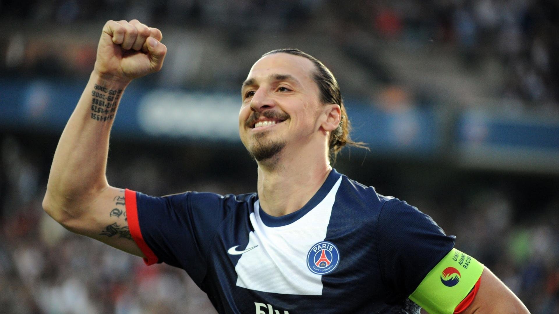 米兰体育网页版-冠军球队训练公开日粉丝近距离见证备战日常，冠军合集